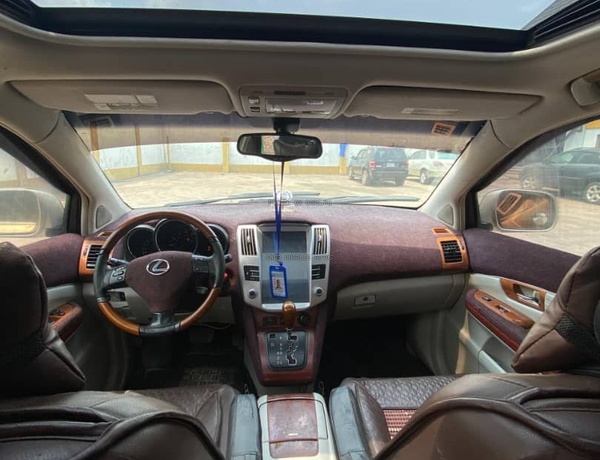 Extremely Super Clean  2006 Lexus RX330