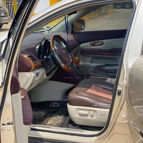 Extremely Super Clean  2006 Lexus RX330