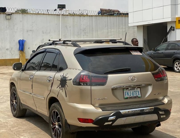 Extremely Super Clean  2006 Lexus RX330