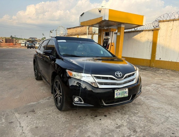 Nigerian Used 011/012 Toyota Venza for Sale In Imo