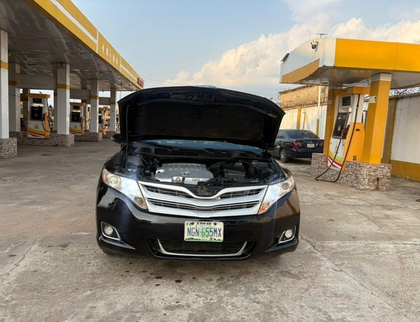 Nigerian Used 011/012 Toyota Venza for Sale In Imo