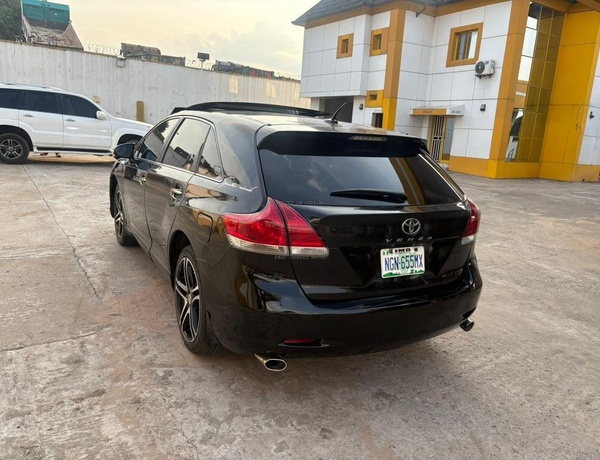 Nigerian Used 011/012 Toyota Venza for Sale In Imo