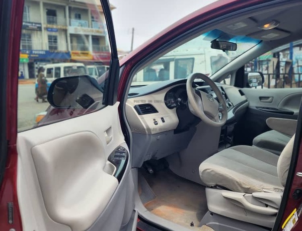 Direct Belgium 2012 Toyota Sienna for Sale In Owerri