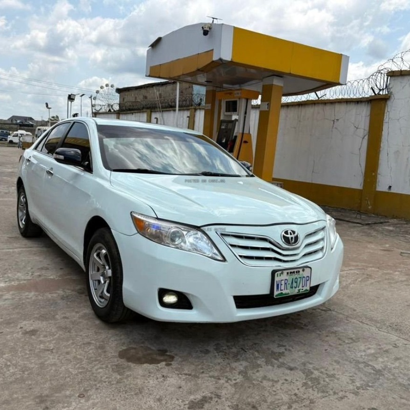 Registered 2010 Toyota Camry LE image