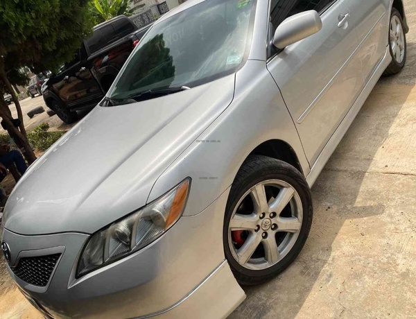 2007 Toyota Camry SE (Sport Edition)