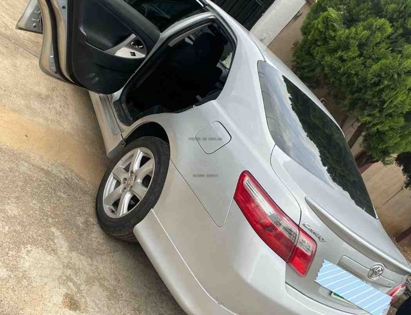 2007 Toyota Camry SE (Sport Edition)