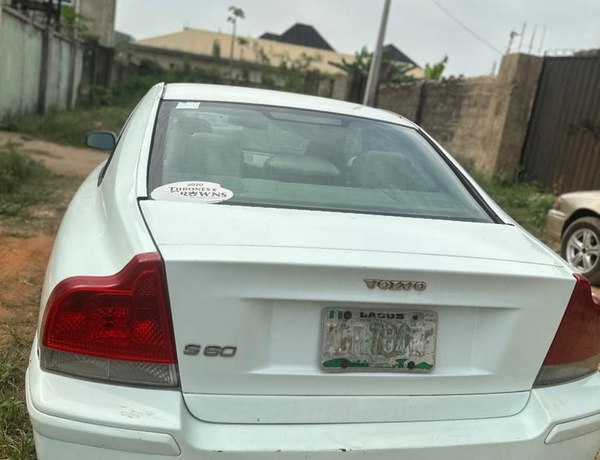Volvo s60 2.4 2005 Automatic white In Abia State