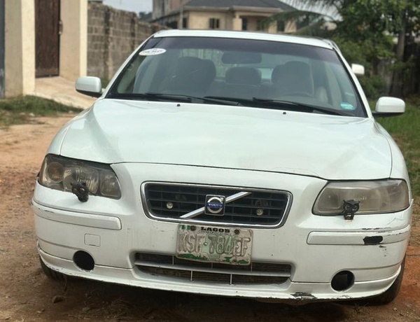 Volvo s60 2.4 2005 Automatic white In Abia State