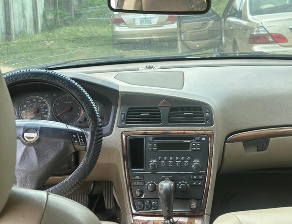Volvo s60 2.4 2005 Automatic white In Abia State