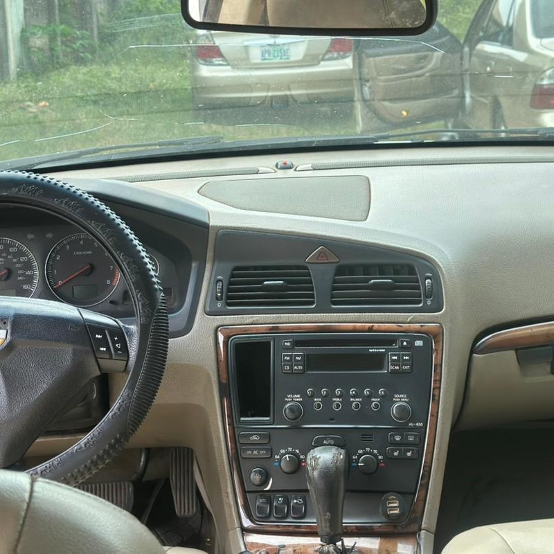 Volvo s60 2.4 2005 Automatic white In Abia State image