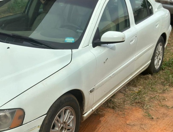 Volvo s60 2.4 2005 Automatic white In Abia State