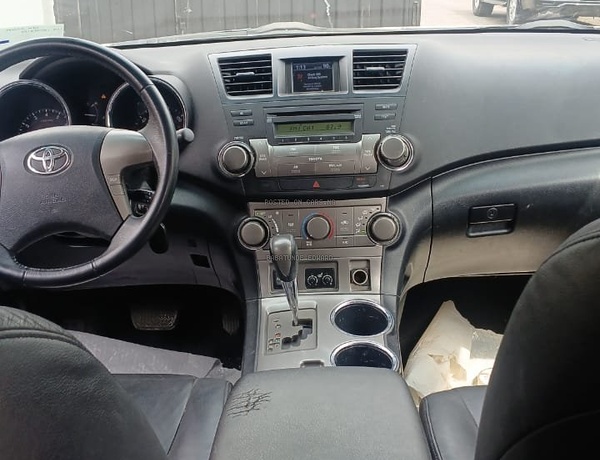 Foreign Used 2010 Toyota Highlander for Sale In Lagos