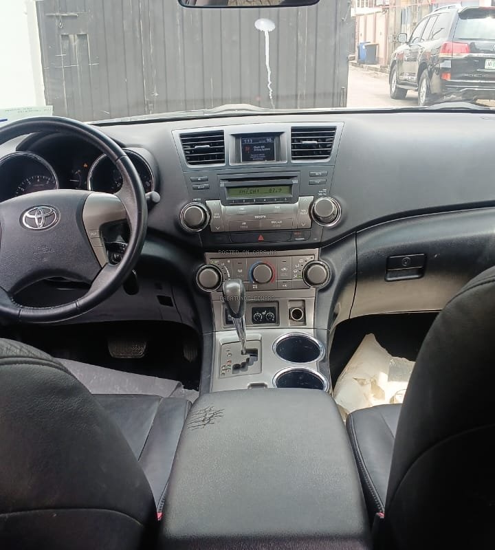Foreign Used 2010 Toyota Highlander for Sale In Lagos image