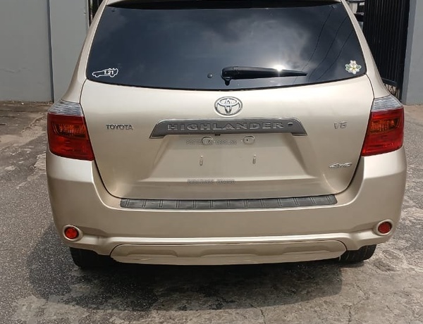 Foreign Used 2010 Toyota Highlander for Sale In Lagos