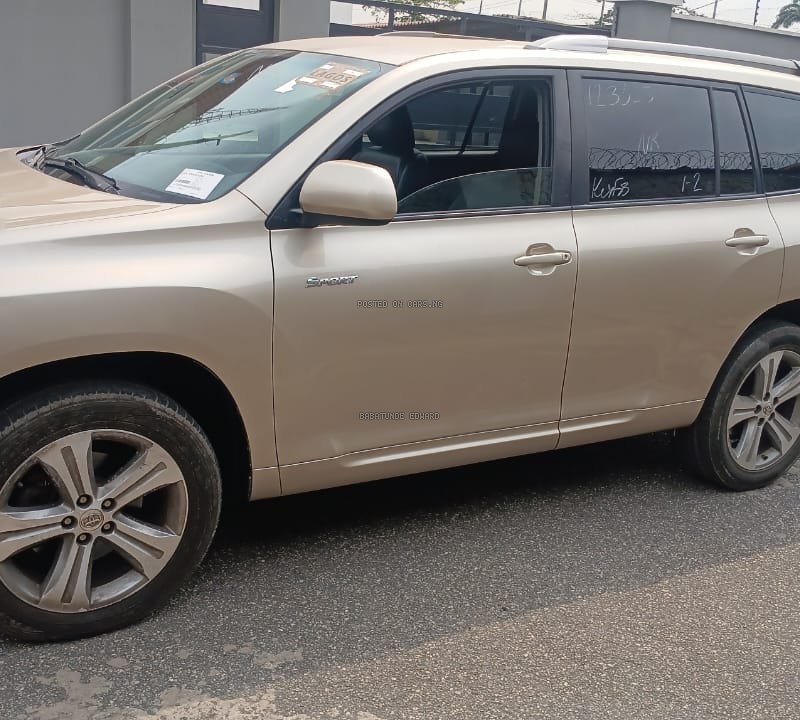 Foreign Used 2010 Toyota Highlander for Sale In Lagos image