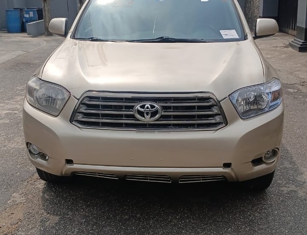 Foreign Used 2010 Toyota Highlander for Sale In Lagos