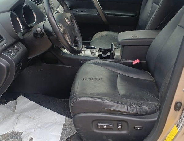 Foreign Used 2010 Toyota Highlander for Sale In Lagos