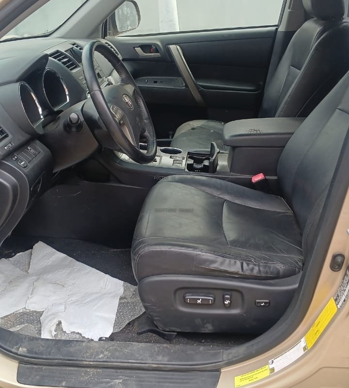 Foreign Used 2010 Toyota Highlander for Sale In Lagos image
