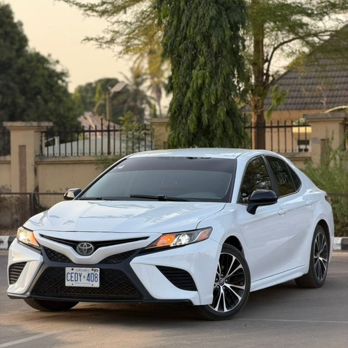 Toyota Camry SE 2019...