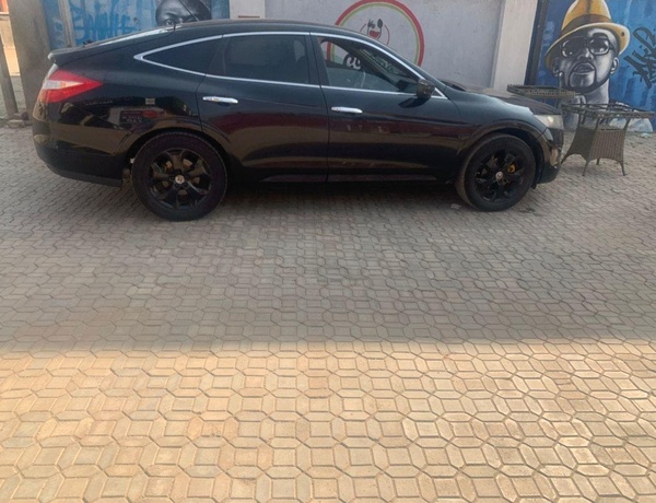 Foreign Used Honda Crosstour 2012 in Abuja