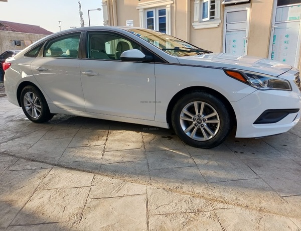 Foreign Used Hyundai Sonata 2015 for Sale In Lagos neat car