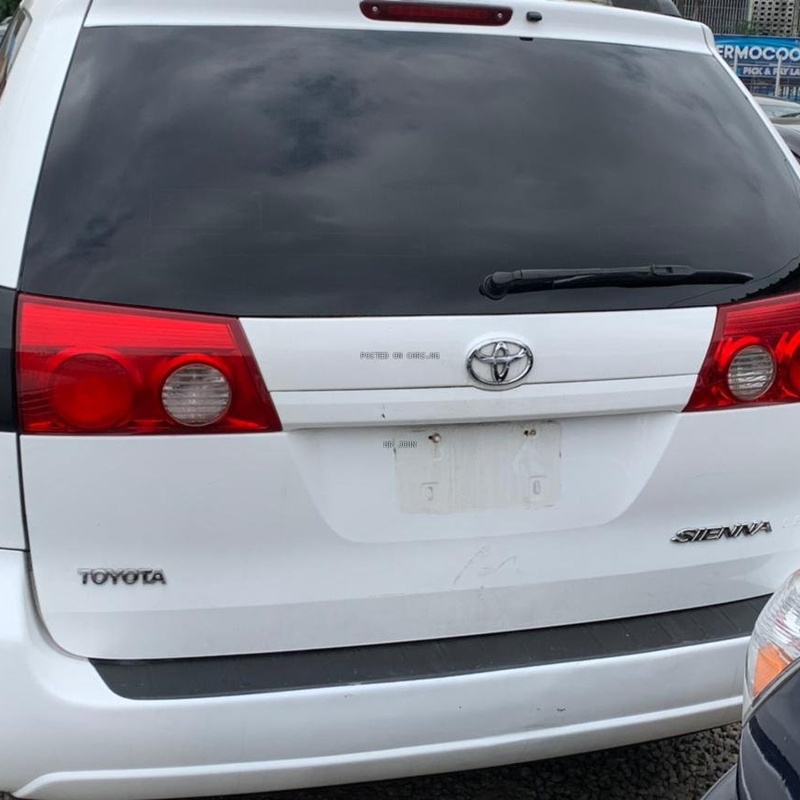 Toyota Sienna 2007 3 roll seater Super engine image