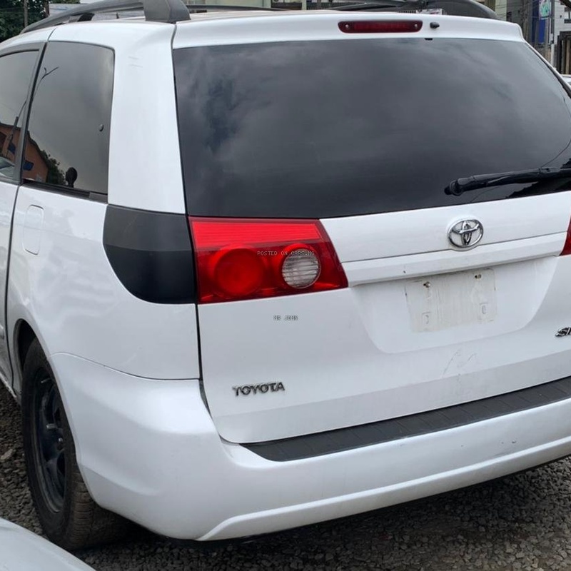 Toyota Sienna 2007 3 roll seater Super engine image