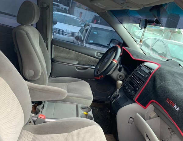 Toyota Sienna 2007 3 roll seater Super engine