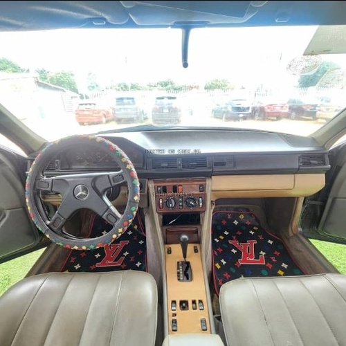 MERCEDES BENZ 300E V BOOT 2001  IN ILORIN KWARA STATE 
