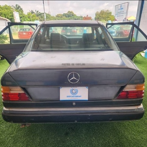 MERCEDES BENZ 300E V BOOT 2001  IN ILORIN KWARA STATE 