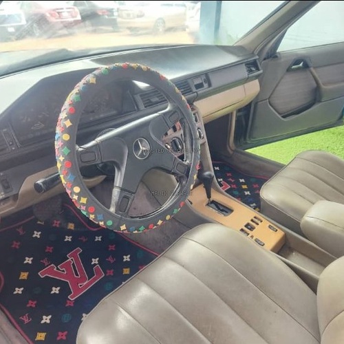 MERCEDES BENZ 300E V BOOT 2001  IN ILORIN KWARA STATE 