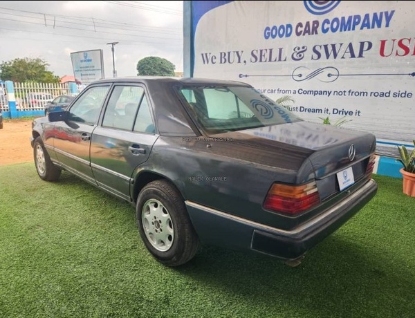 MERCEDES BENZ 300E V BOOT 2001  IN ILORIN KWARA STATE 