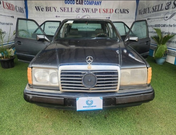 MERCEDES BENZ 300E V BOOT 2001  IN ILORIN KWARA STATE 