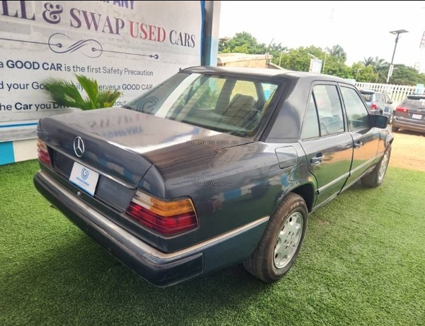 MERCEDES BENZ 300E V BOOT 2001  IN ILORIN KWARA STATE 