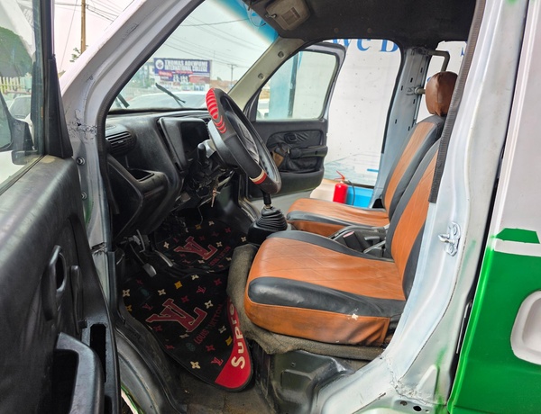 Nigerian Used SUZUKI MINI BUS  In Kwara State