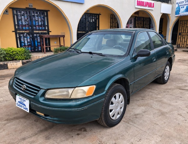 Nigerian Used Toyota Camry Pencil  2000 in  Oyo State