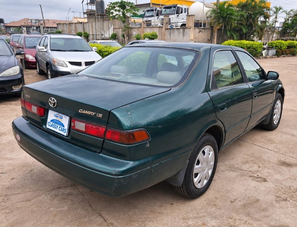 Nigerian Used Toyota Camry Pencil  2000 in  Oyo State