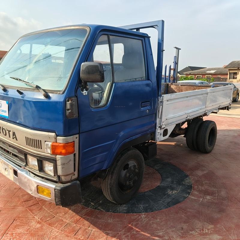 CLEAN GRADE A TOYOTA DYNA 150 TRUCK FOR SALE IN LAGOS image
