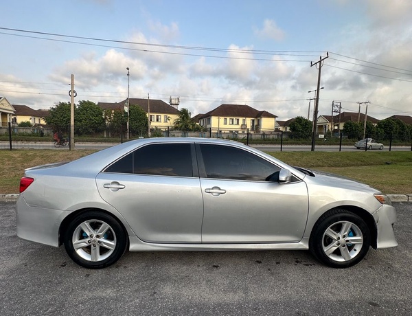 Neatly Used Toyota Camry 2014 For Sale in Lagos 