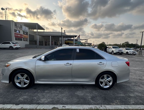 Neatly Used Toyota Camry 2014 For Sale in Lagos 
