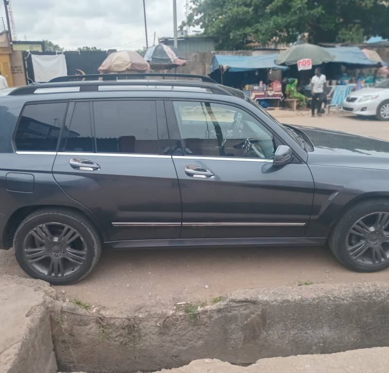 Mercedes Benz GLK350 2015 Model for Sale In Lagos image