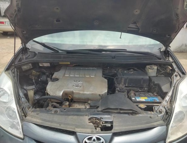 TOYOTA SIENNA IN LAGOS