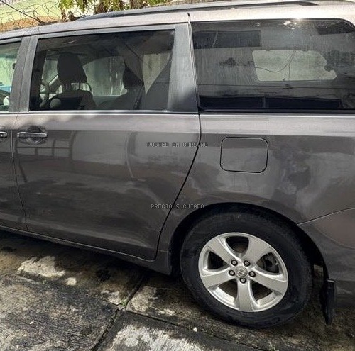 Foreign Used Toyota Sienna 2014  in Lagos