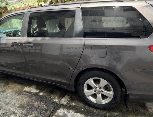 Foreign Used Toyota Sienna 2014  in Lagos