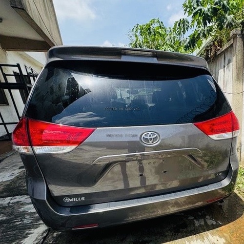 Foreign Used Toyota Sienna 2014  in Lagos