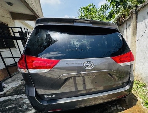 Foreign Used Toyota Sienna 2014  in Lagos