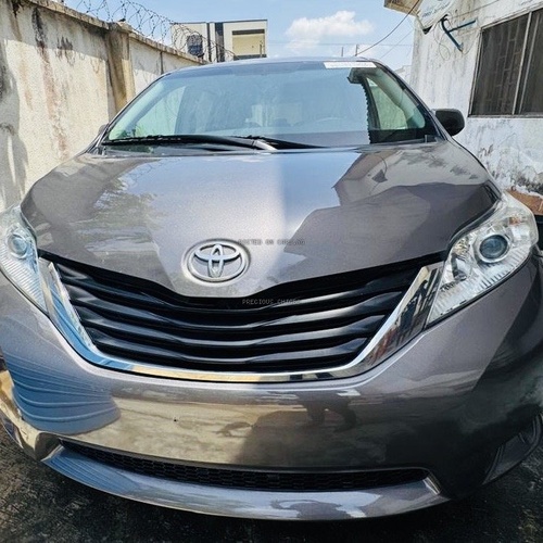 Foreign Used Toyota Sienna 2014  in Lagos