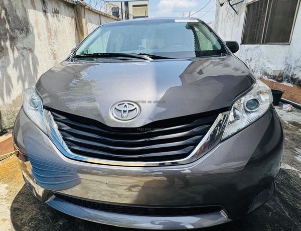 Foreign Used Toyota Sienna 2014  in Lagos