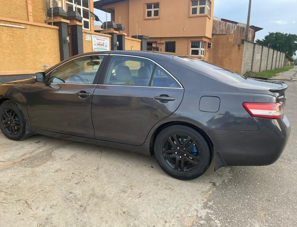 Sharp 2009/2010 Toyota Camry for Sale In Lagos