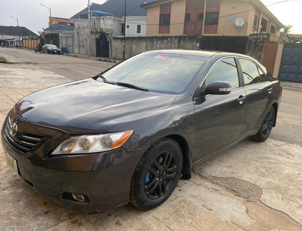 Sharp 2009/2010 Toyota Camry for Sale In Lagos